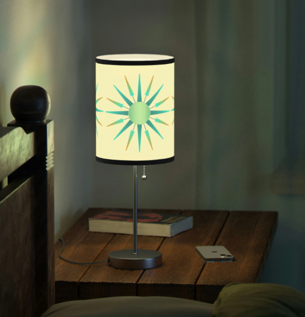 Lampu Meja dengan Aksen Motif Sunburst